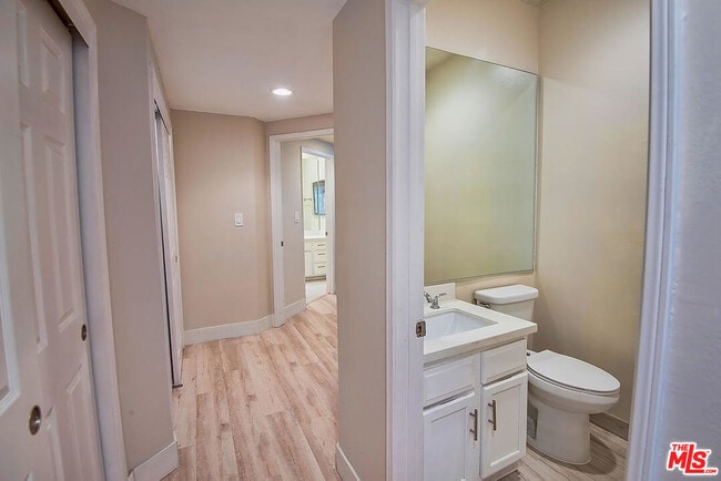 Building Photo - 458 N Oakhurst Dr