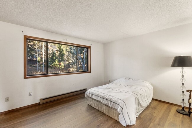 Building Photo - Move In Ready Unit on Greenway! For sale OR Rent whichever comes first!