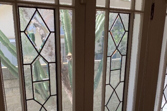 Building Photo - 847 Venezia Ave