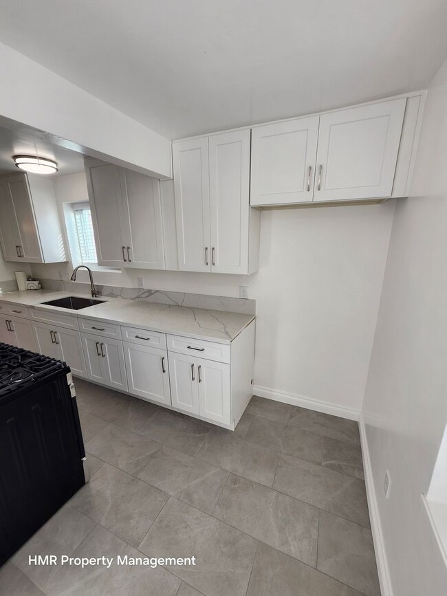 Building Photo - Renovated 2-Bedroom, 1-Bathroom Home in Ba...