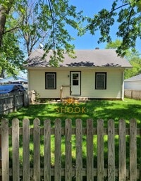Building Photo - COZY AND UPDATED HOUSE IN GREAT NEIGHBORHOOD