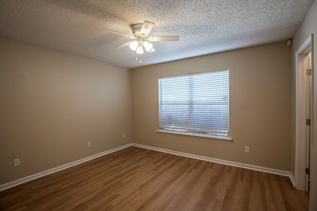 Building Photo - HIllcrest