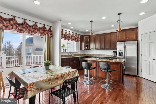 Building Photo - 301 Fontana Cir