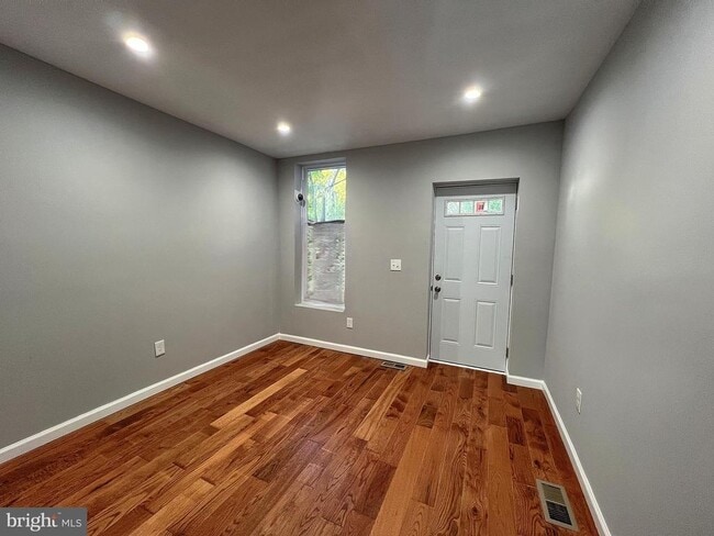 Building Photo - 220 N Montford Ave