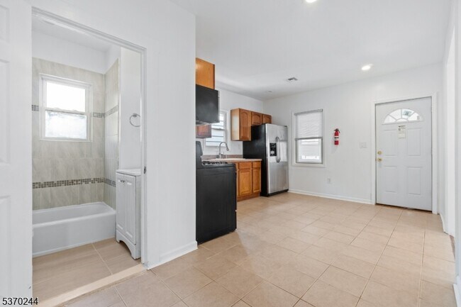 Building Photo - 357 Nesbit Terrace