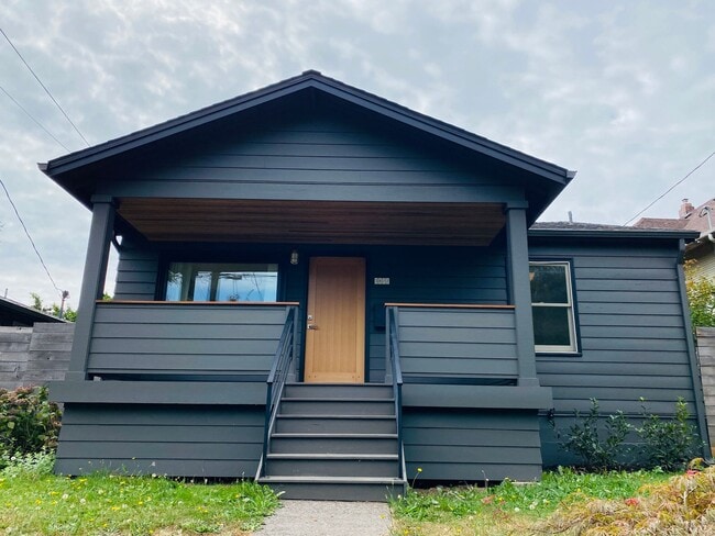 Building Photo - Modern and Crisp throughout-Charmer Bungalow