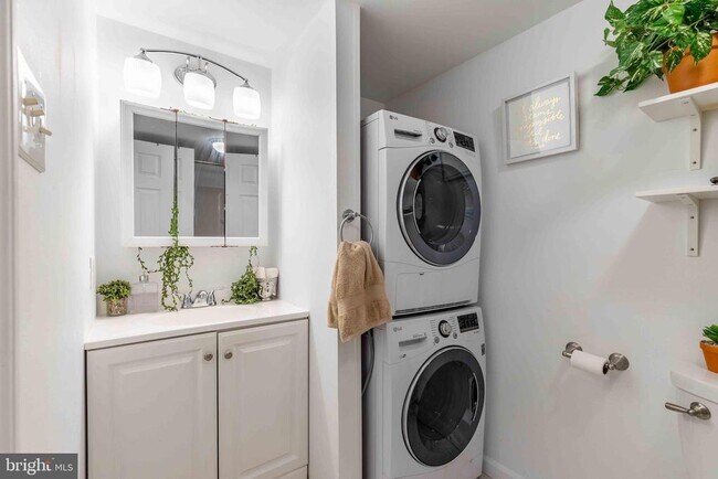 Building Photo - 3307 Valley Dr