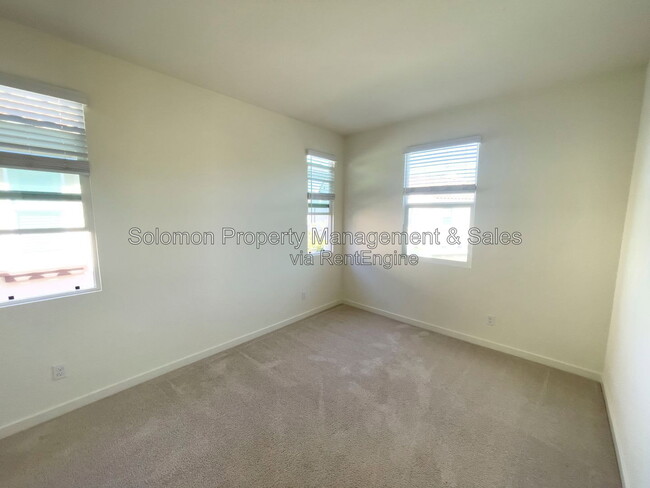 Building Photo - 4148 Sitio Cielo