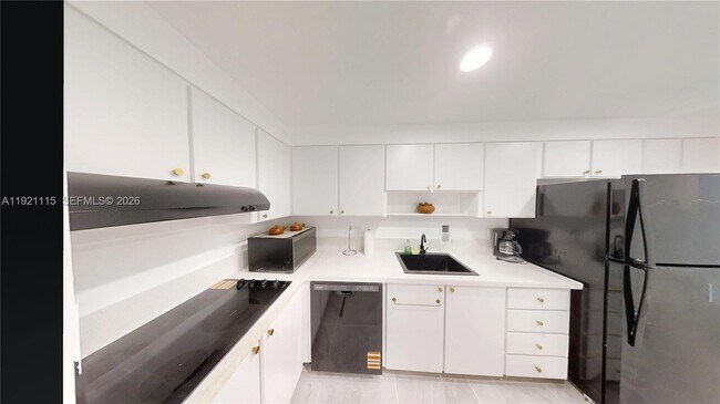 Building Photo - 4001 S Ocean Dr