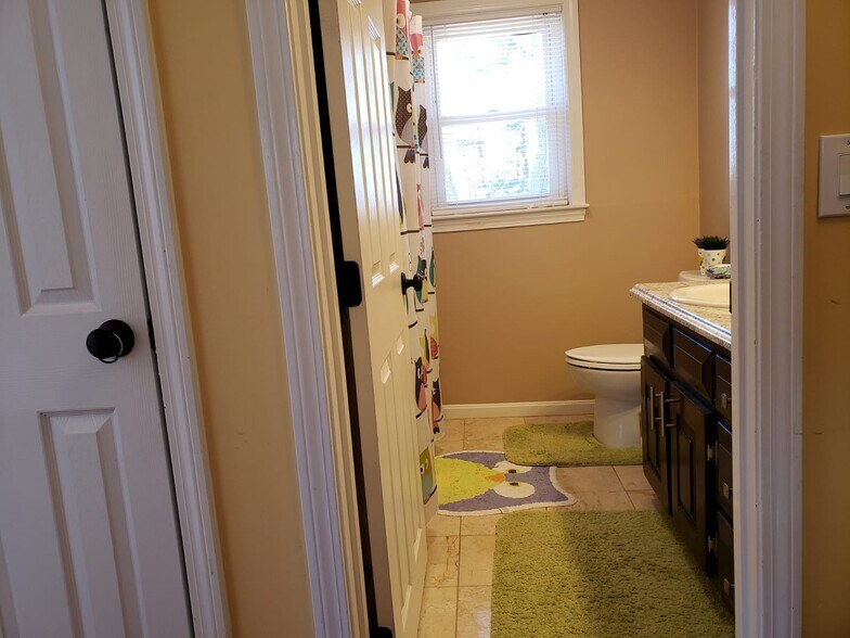 Building Photo - 51 Macdonald Dr