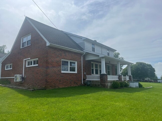 Building Photo - Beautiful 5-Bedroom Home in East Cocalico ...