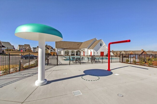 Building Photo - Well appointed Townhome