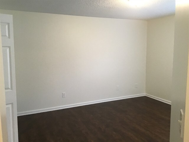 Building Photo - 157 N Lake Cunningham Ave