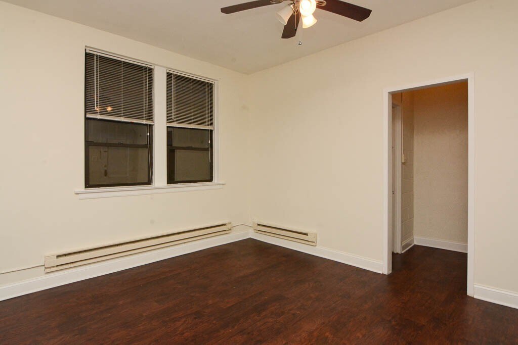 Building Photo - 3350 N Marshfield Ave