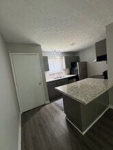 Building Photo - 927 Applewood Ln