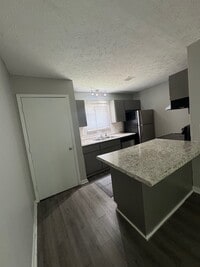 Building Photo - 927 Applewood Ln