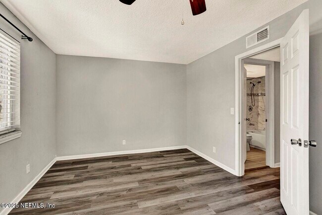 Building Photo - 6646 La Mirada Dr E