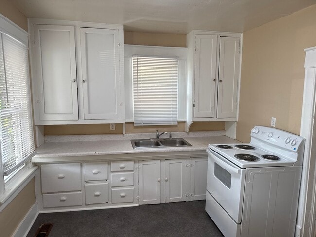 Building Photo - Great 2 Bedroom 1 Bathroom House $750!