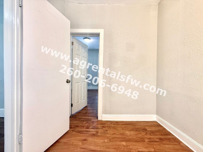 Building Photo - 3 Bedroom House