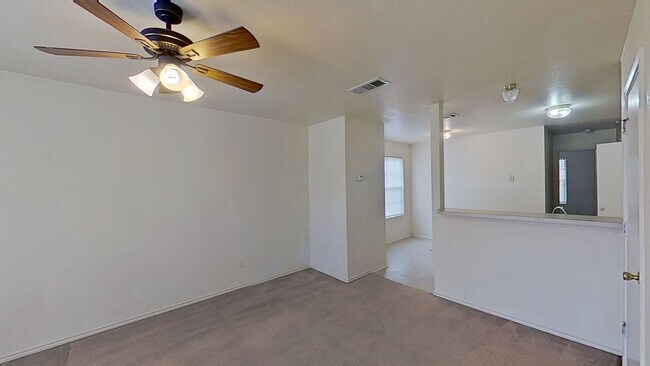 Building Photo - 2 WEEKS FREE RENT IN A 3 BEDROOM TOWNHOUSE AT $950!