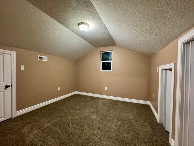 Building Photo - 781 Sherwood Dr