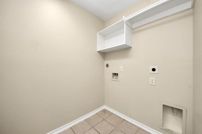 Building Photo - 8763 Thistlemoor Ln