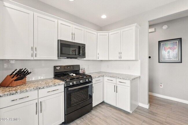 Building Photo - 2425 W Bronco Butte Trl