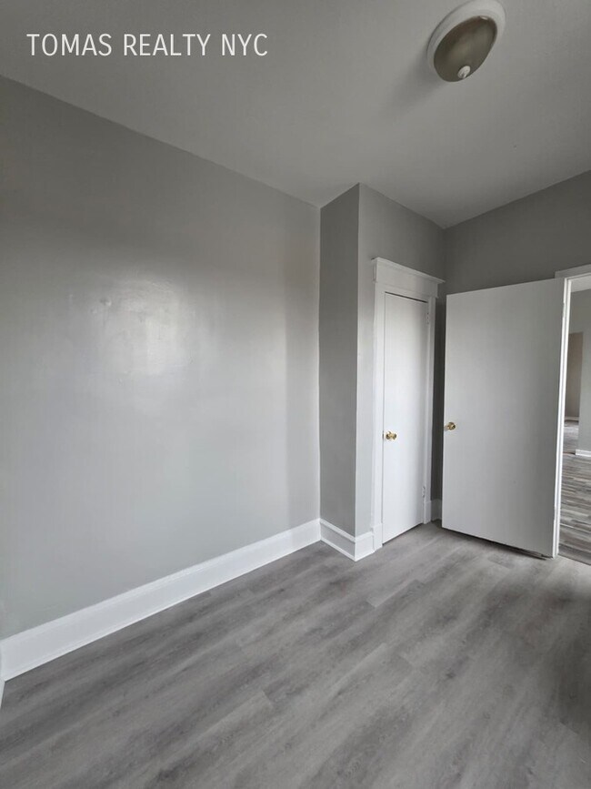 Building Photo - 41 Linden St