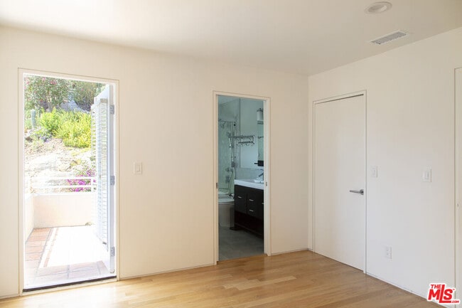 Building Photo - 444 W Avenue 37
