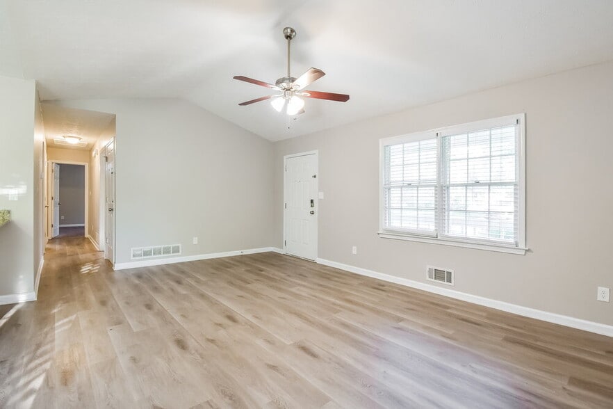 Building Photo - 217 Landing Dr