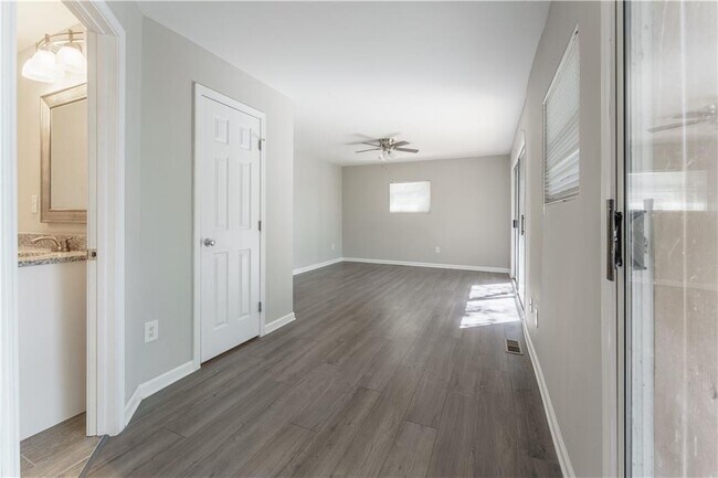 Building Photo - 5580 Williams Shores Dr