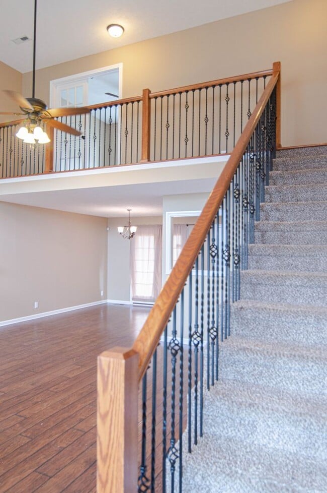 Building Photo - Pet Friendly Three Bedroom with Bonus!