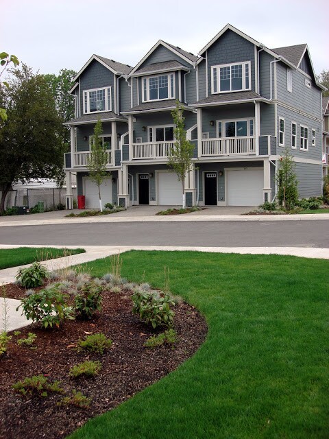 Building Photo - 3BDRM 2.5BTH Condo Duplex, Attached Garage...