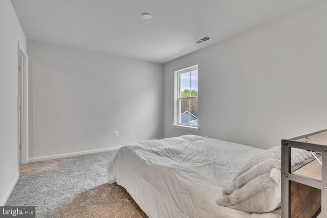 Building Photo - 41530 Fairwood Ct