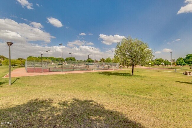 Building Photo - Location! Location! Beautiful 4 Bedroom/ 3 Bath Home! Ray/Kyrene