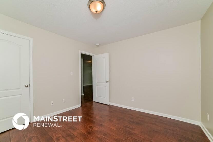 Building Photo - 5217 Oakhill Dr