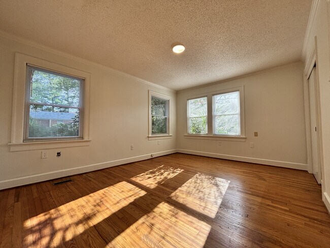 Building Photo - 1301 Richland Pl