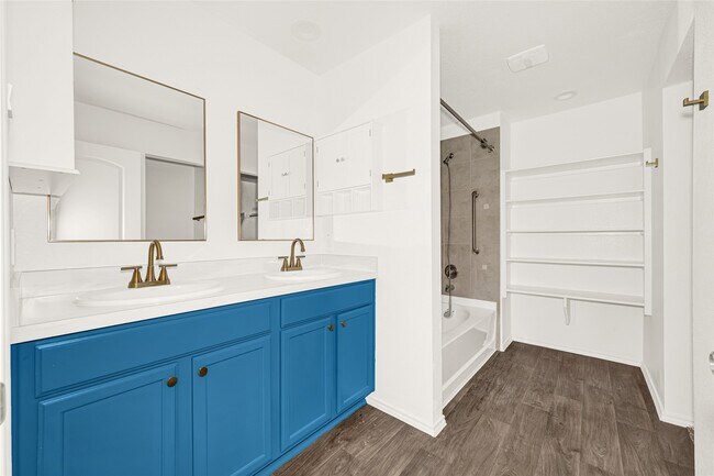 Building Photo - 2334 Spruce Clf Ln