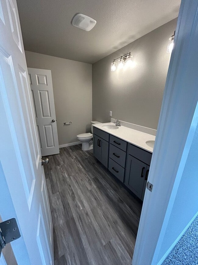 Building Photo - Exquisite 3-Bedroom Home with Modern Elegance and a Great Location!!