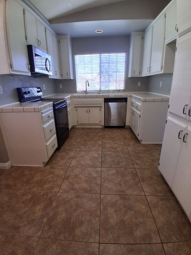 Building Photo - Beautiful Single-Story Home in Pheasant Run – Move-In Ready!