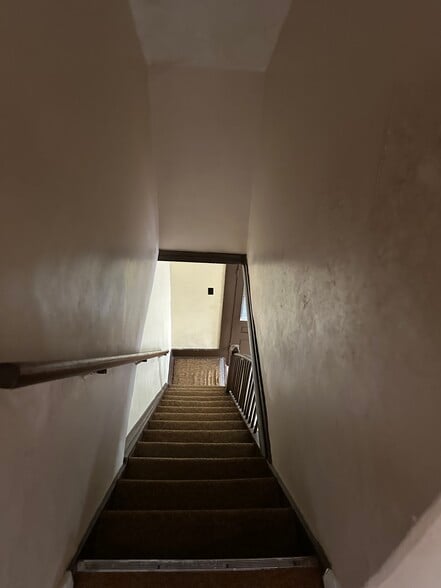 Building Photo - 502 E 4th St