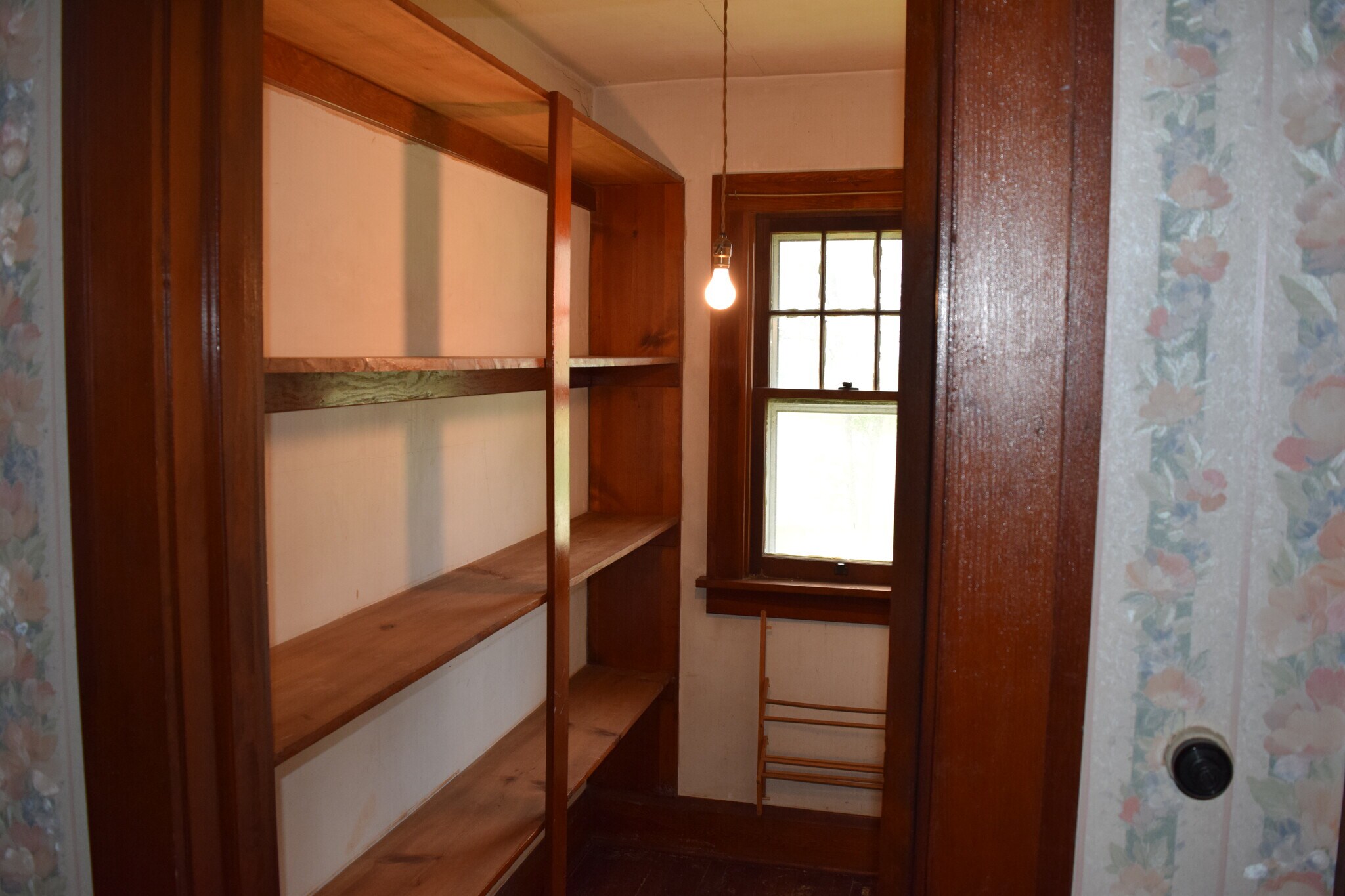 27419 Upper Closet - 27419 Elmtree Rd