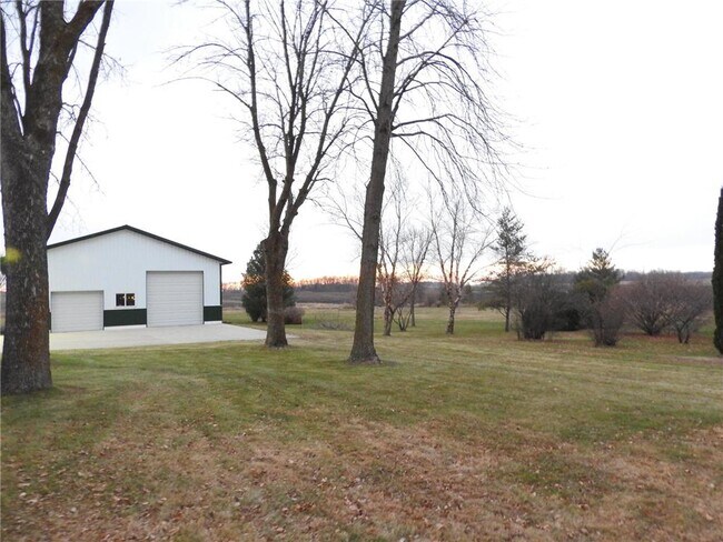 Building Photo - 724 6th St N