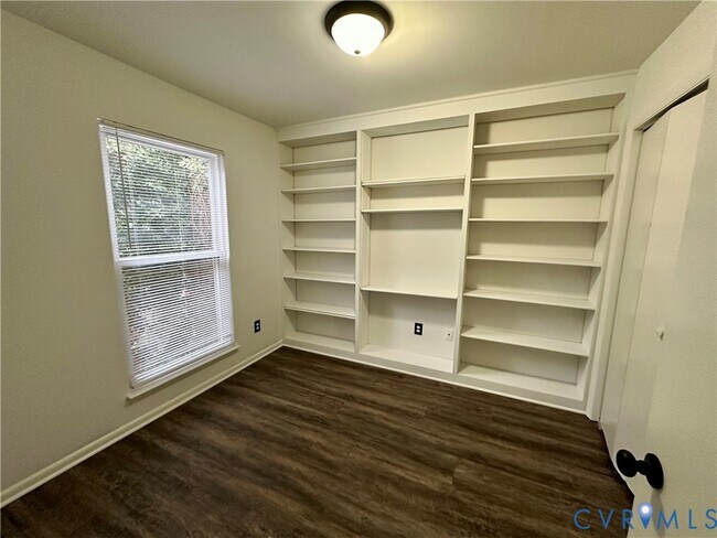 Building Photo - 70 Summer E