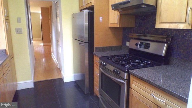 Building Photo - 778 McHenry St