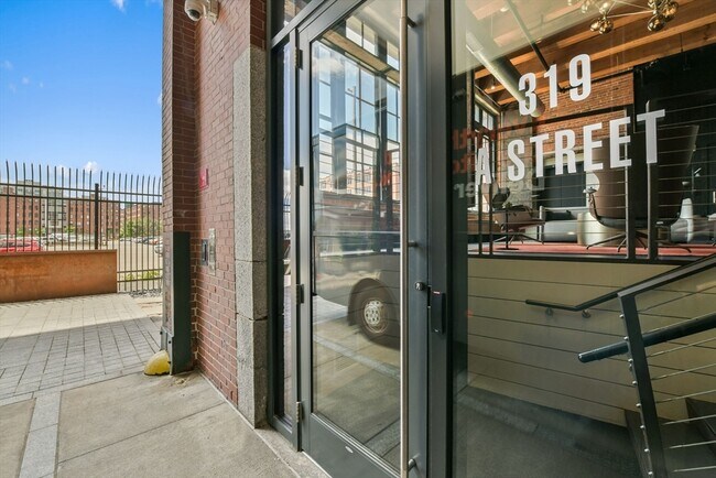 Building Photo - 319 A St