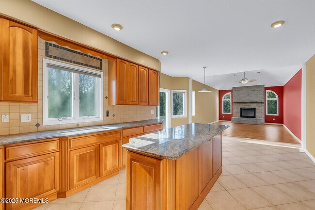 Building Photo - 220 Whalepond Rd