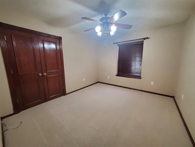 Building Photo - 2802 NE Scottsdale Cir