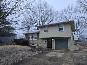 Building Photo - 7517 N Lydia Ave