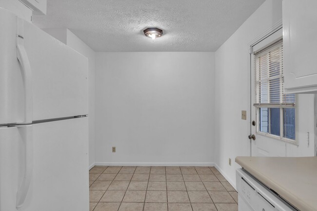 Building Photo - 1110 N Montgomery St